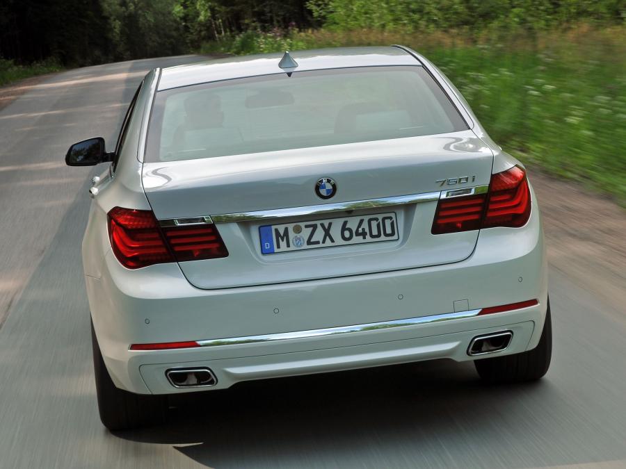  BMW 750i 2012 года  (фото 16 из 16)
